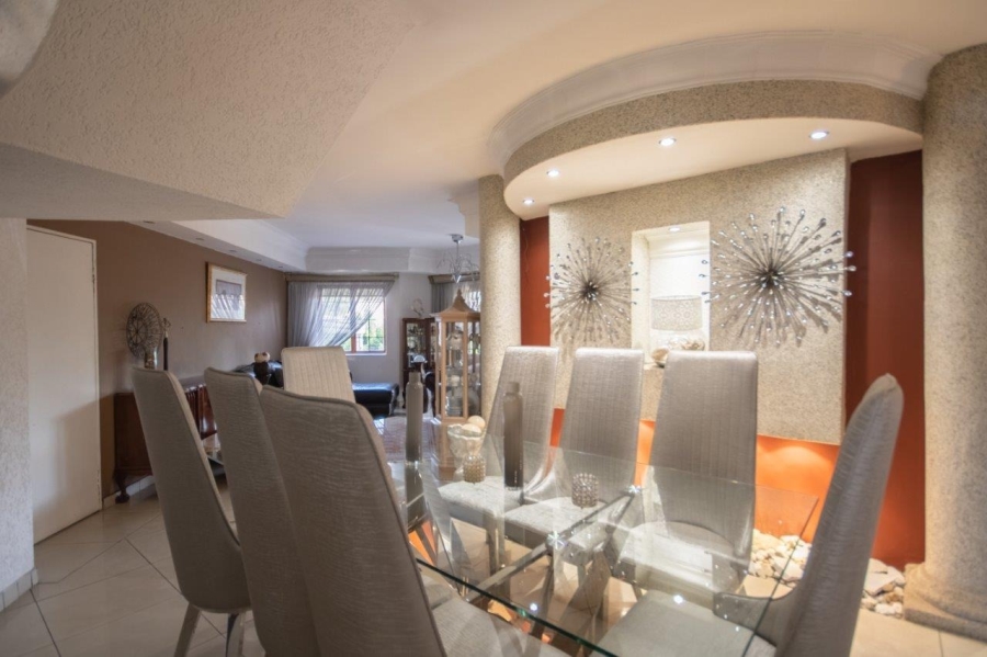 5 Bedroom Property for Sale in Birdwood Estate North West